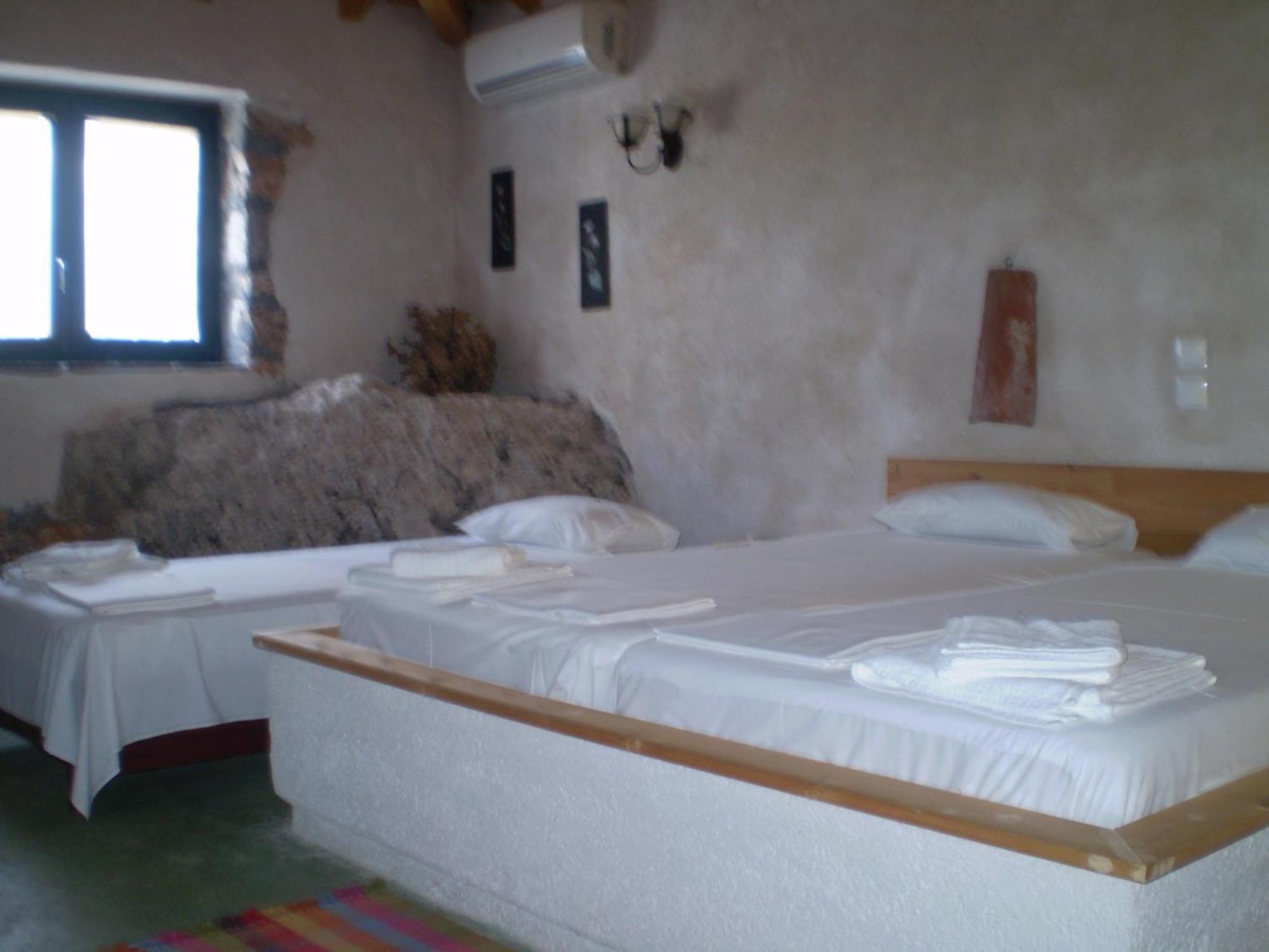 Arachovitika Kalivia Hotel Karyes Room photo