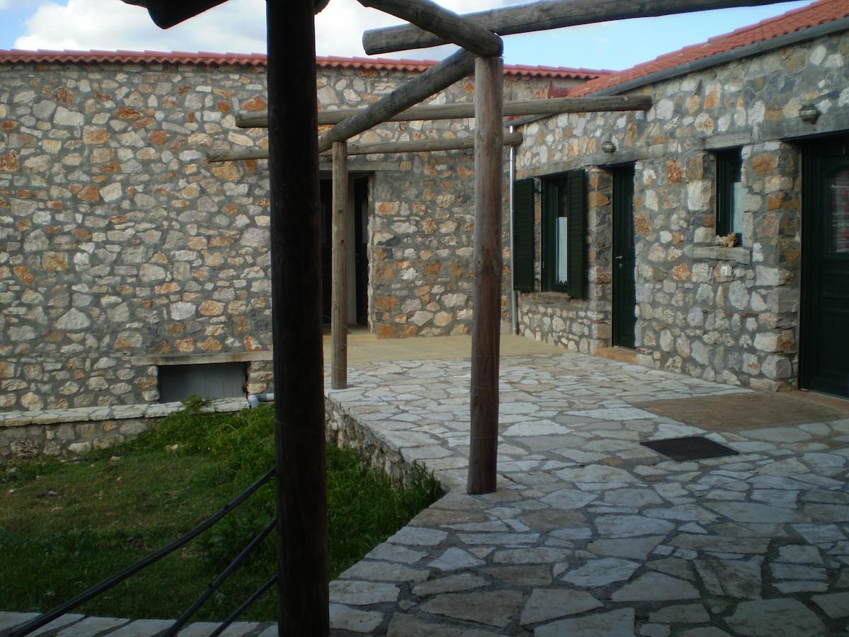 Arachovitika Kalivia Hotel Karyes Exterior photo